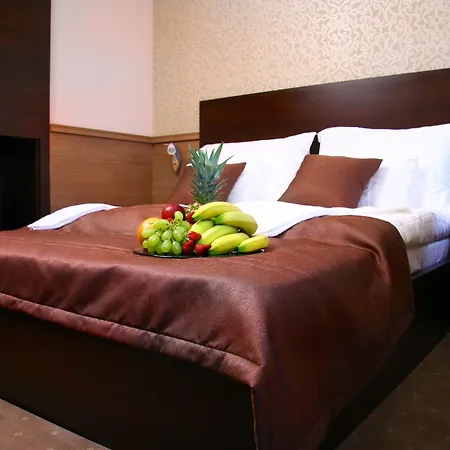 Hotel 21 And