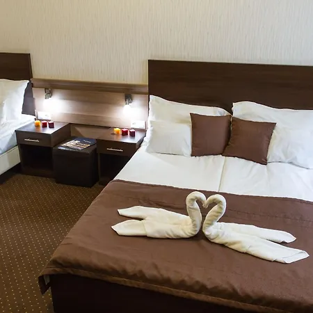 21 And 3* Budapest