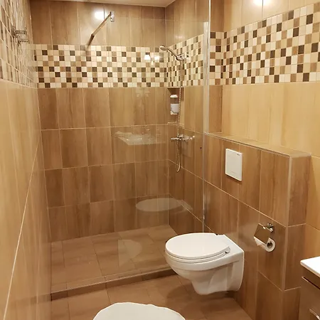 21 And 3* Budapest