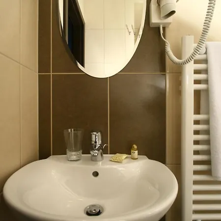 Hotel 21 And