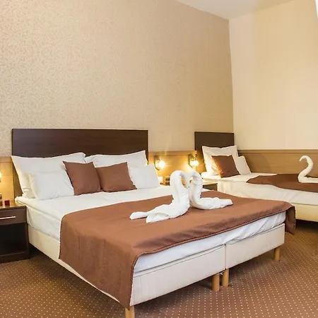 21 And 3* Budapest